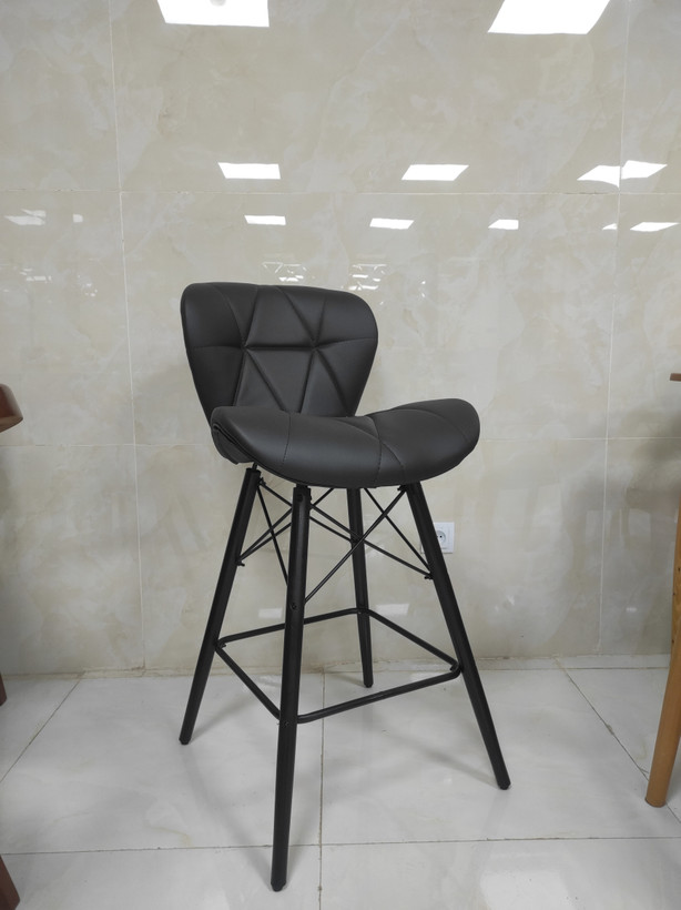 صندلی اپن و کانتر مدل زین اسبی روکش چرمی پایه چوب راش